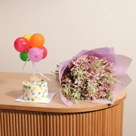 Sweet Atelier Small Birthday Cake | Flowers Bouquet