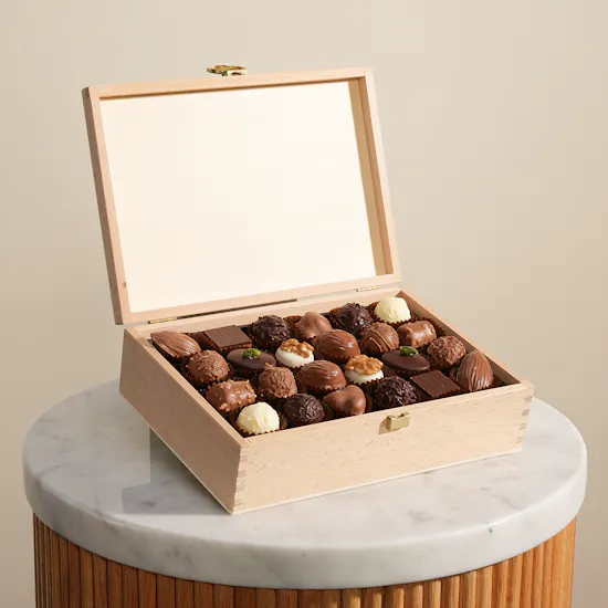 Läderach Praline Chocolate Wooden Box