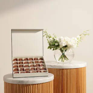 Floward Luxurious Chocolate Small Box | Pride We Inherit Flower Vase