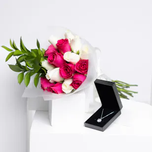 Zus Clear Necklace | Elegant Roses Zus Clear Necklace | Elegant Roses