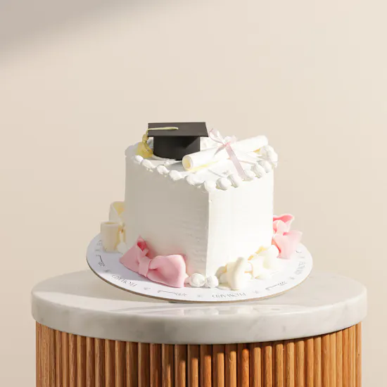 Floward Graduation Heart White Cake