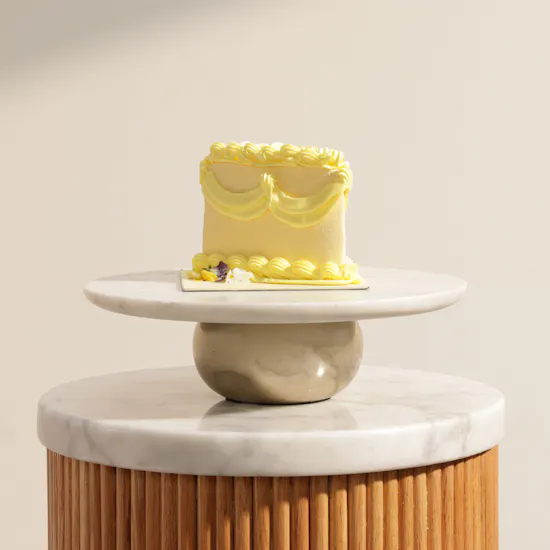 Sweet Ateiler Summer Yellow Cake
