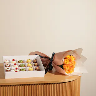 Patisserie by Guillermo Palomo Mini Bites Gift Box | Sunset Flowers Bouquet 
