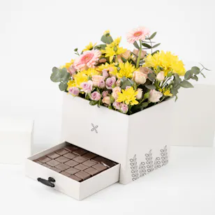 Floward Hidden Chocolates | Flowers Box