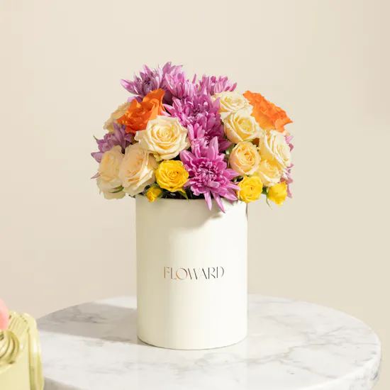 Floward Striking Omani Women's Day Green Cake and Balloon | Petals of Grace