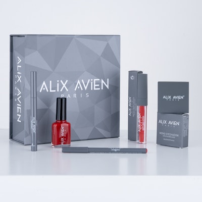 Alix Avien Mono Eyeshadow 105 Pumpkin Cake, Nail Polish No 15, Lip Liner Red, Matte Liquid Lipstick 520 Red Carpet & Black Ink Liner Pencil