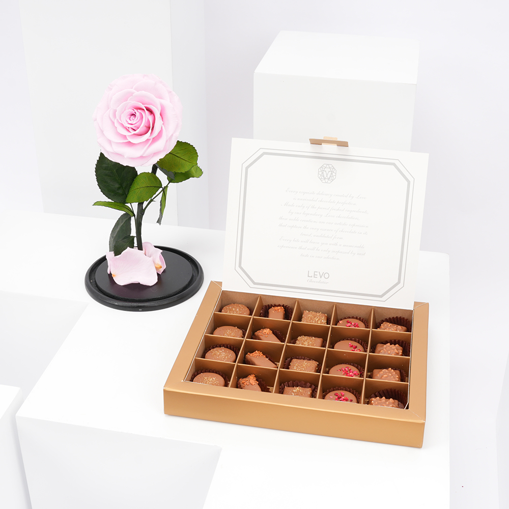 جوري وردي دائم مع شوكلاتة ليفو