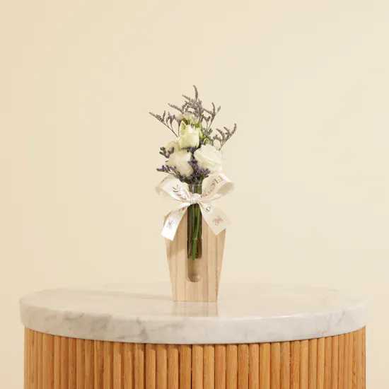 Fresh Pure White Eustoma Vase