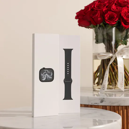 Apple Watch Series 11 GPS Jet Black 42mm Aluminum | Red Roses Vase
