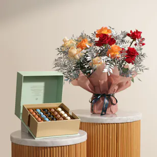 Nua Signature Arabesque Large Chocolate Box | Charming Flower Bouquet Nua Signature Arabesque Large Chocolate Box | Charming Flower Bouquet