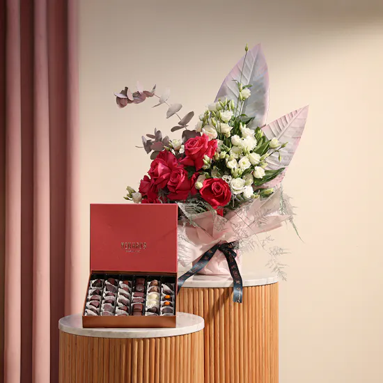 Neuhaus Large Prestige Gift Box | Pretty Bouquet
