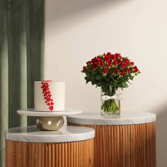 Cle Bakery Love Cake | Red Baby Roses Vase