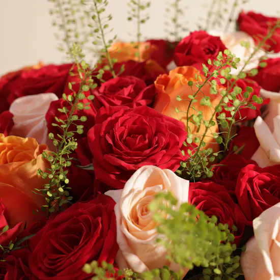 Desert Threads Roses Vase