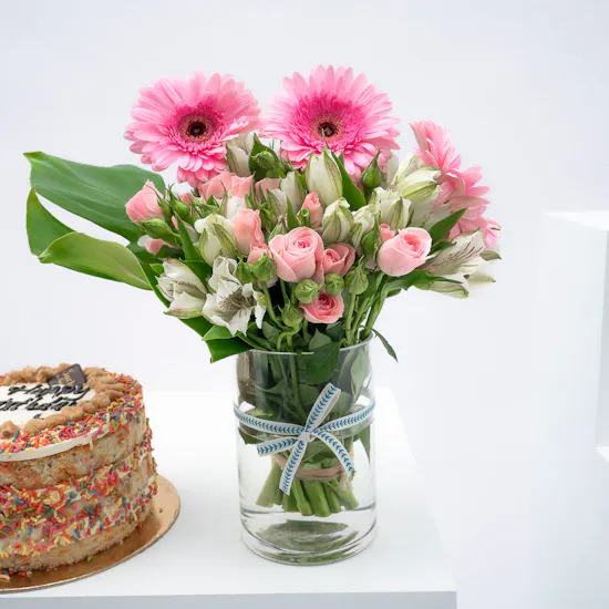 Sucre De Nada Vanilla Birthday Cake | Pink Blooms