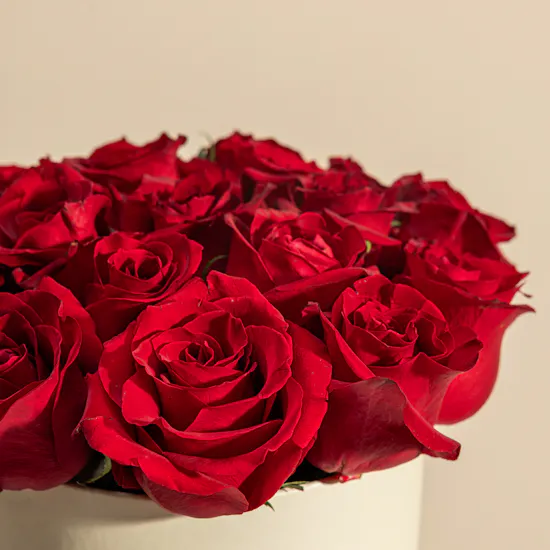 Soul and More Unique Women Set | Passionelle Chocolate Box and Lovely Flowers