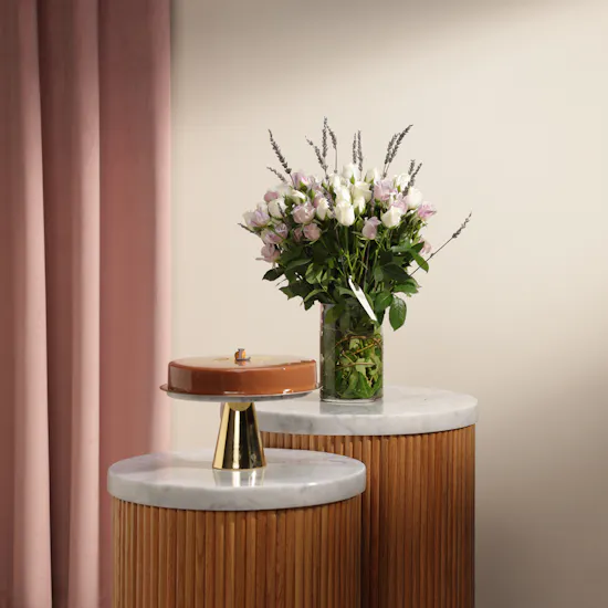 Ladurée Plaisir Sucré Cake | Wonderful Details Flowers Vase