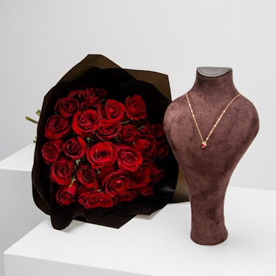 L'Azurde Red Ruby Necklace & 25 Red Roses