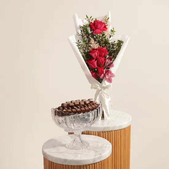 Floward Chocolate Oval Glass Tray | Royal Flower Bouquet
