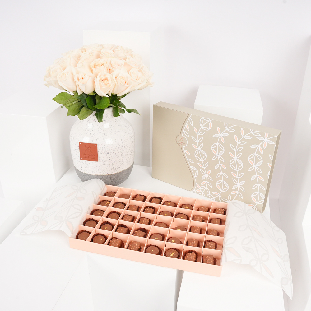 Floward Medium Mixed Chocolate Box | Roses Vase