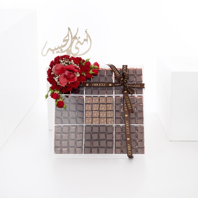 Abucci Big Box & Red Flowers