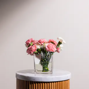 Elegance Reverie Carnation Vase