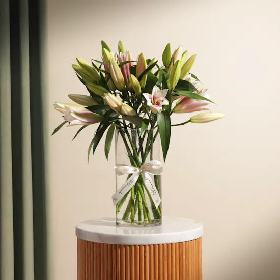 Charming Pinky Lily Vase | 12 Flowers