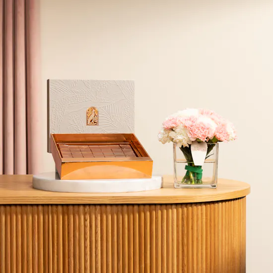 Fahda Classic Caramel Big Box | Pink Flowers