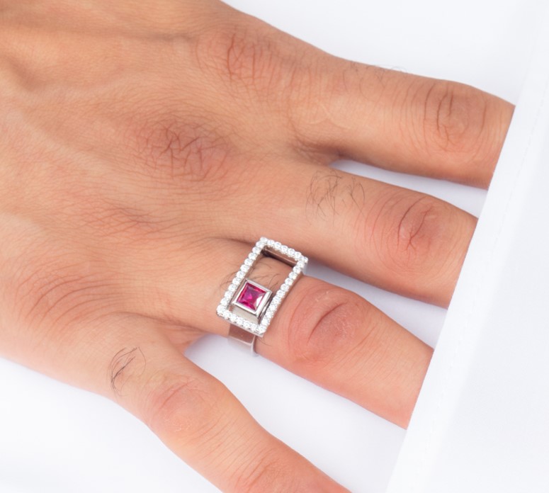 The Tower ring Red Size 7