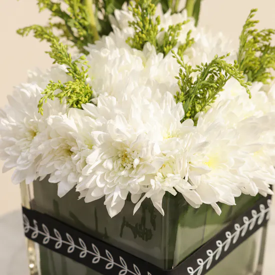 Kun Luxury Rosary | Elegant Flowers Vase