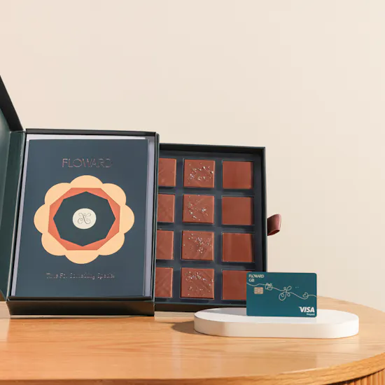 Floward 250 KWD Card and Chocolate Box | Father's Day Flower Vase