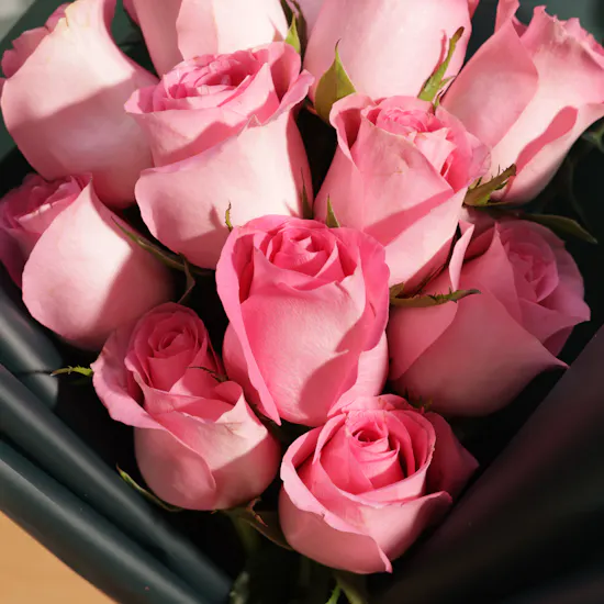 Bostani Black Signature Chocolate Box | Warm Roses Bouquet
