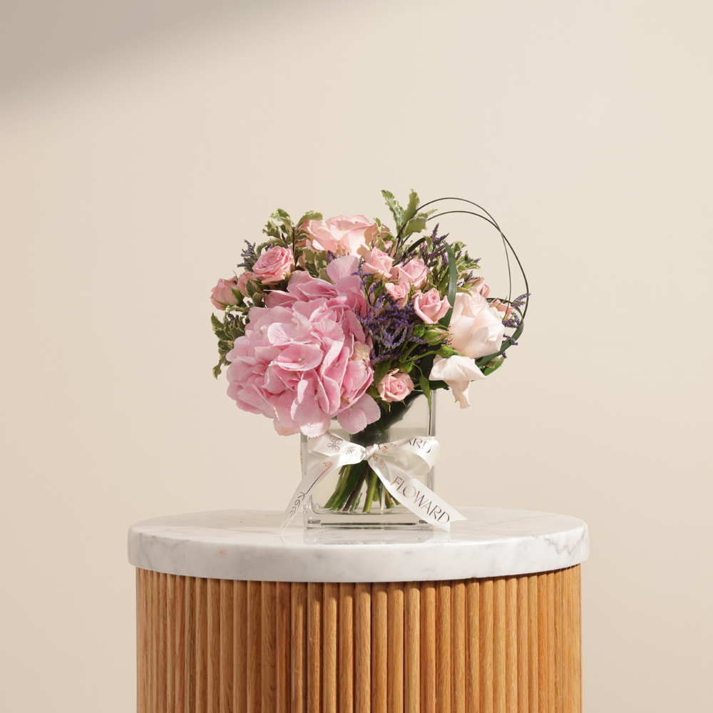 Delightful Pink Flowers Vase