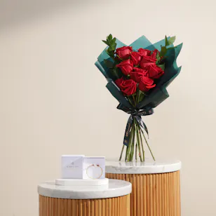 Caroline Svedbom Rose Noelle Bracelet | Blushing Red Roses Bouquet 
