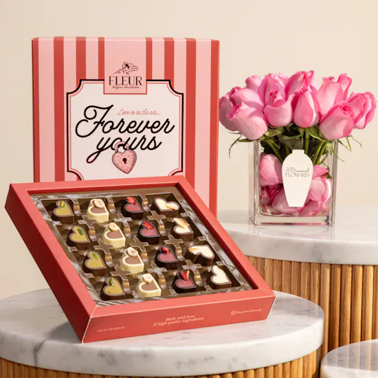 Candle Connection Scented Candles Set | Fleur Hearts Chocolates and Pink Roses