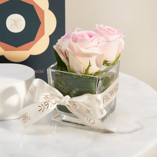 Floward Card | Perfect Catch Roses Vase