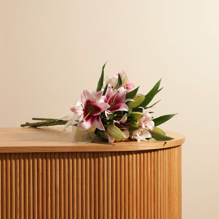Blush Pink Lily Bouquet | 5 Flowers 3