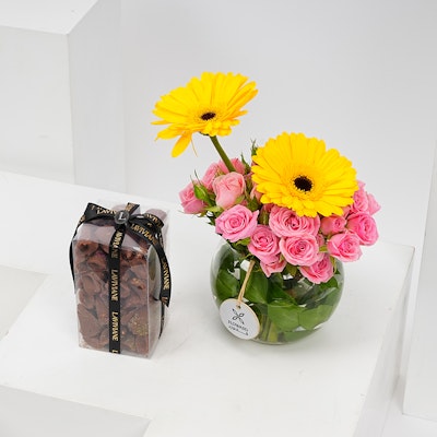 Lavivian Chocolate Gift with Baby Roses