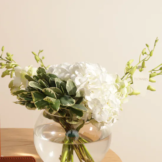 Kaseb Diriyah Unisex Stationery Set | Glory Flower Vase