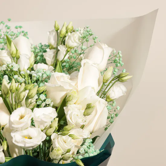 White Elegancy Flowers Bouquet