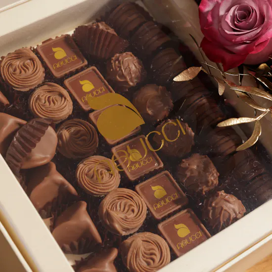 Abucci Chocolate Box | Soft Flowers