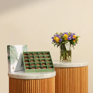 Abucci Chocolate Palm Box | Cheerful Flower Vase Abucci Chocolate Palm Box | Cheerful Flower Vase