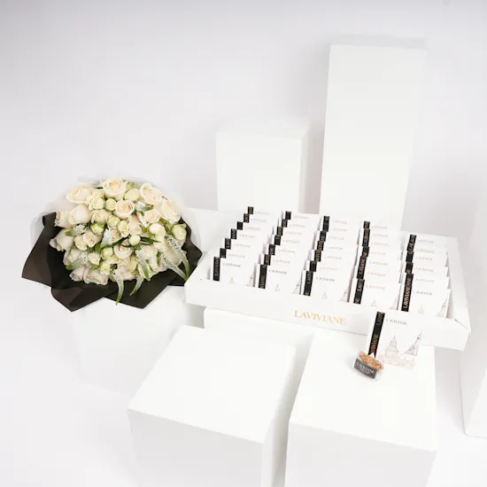 Laviviane Giveaways Chocolates Tray | White Blooms