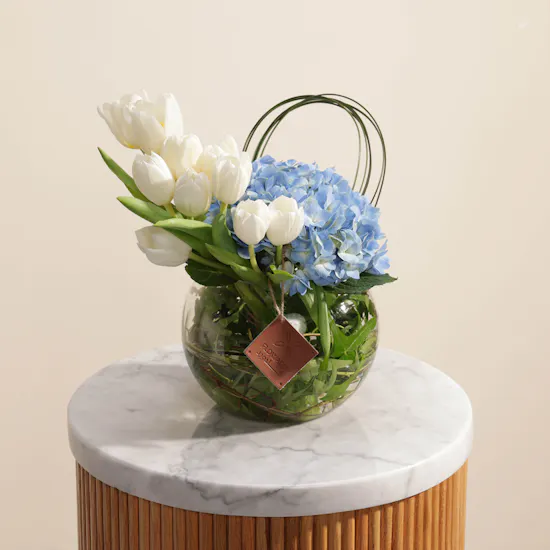Enchasing Flowers Vase