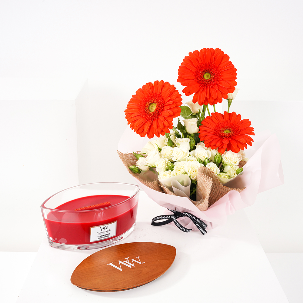 Woodwick Crimson Berries Ellipse Jar | Elegant Bouquet