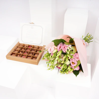 Levo Chocolate Small Box |Alstromeria Bouquet Levo Chocolate Small Box |Alstromeria Bouquet