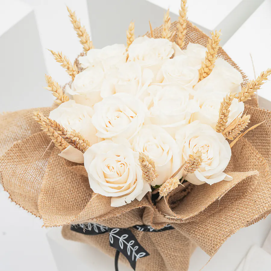 Klar Nail Spa Gift Voucher | Roses Vase 2