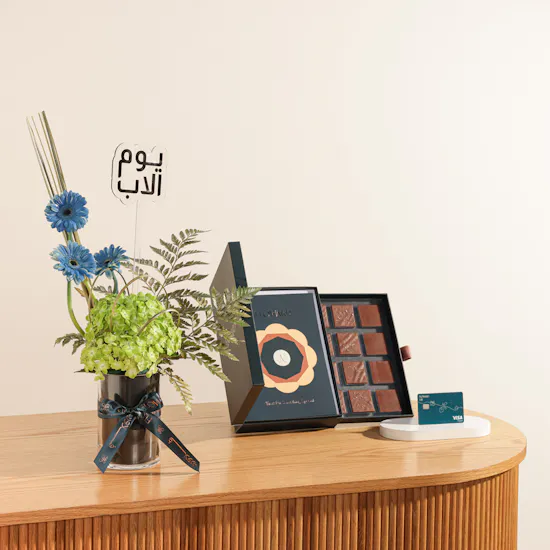 Floward 250 KWD Card and Chocolate Box | Father's Day Flower Vase