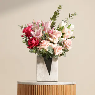 Elegant Pink Flowers Vase