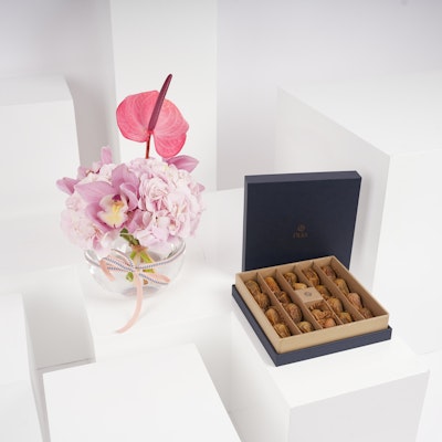 صندوق اهداء التمر السكري الفاخر من نوا | الزهور الوردية