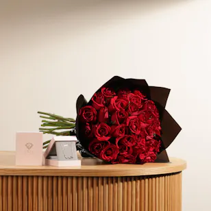 Amal Al Majed Hoob Necklace | Red Roses